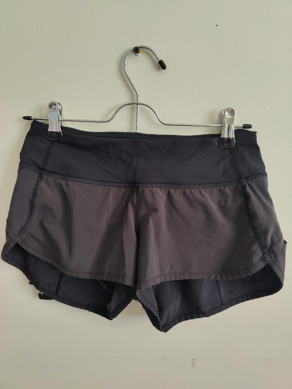 Lululemon Size 2 Speed Up Short In Dark Gray
